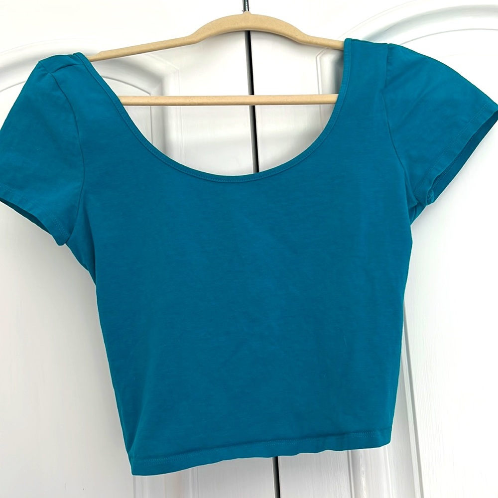 Forever 21 blue crop top